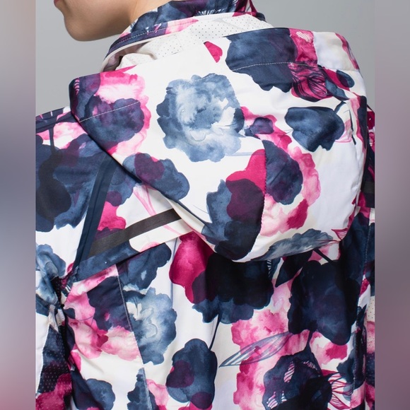 ⭐️ Host Pick ⭐️Lululemon Miss Misty Pullover - Picture 16 of 16